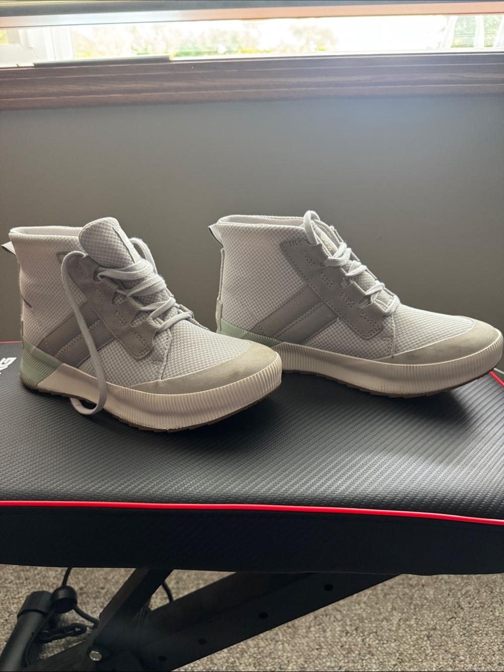 Sorel Out N About III Mid Waterproof Gray Sneakers Women’s 8.5 NWOB
